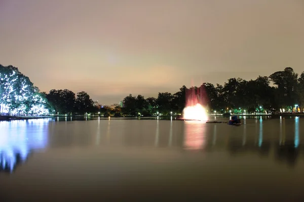 Ibirapuera park waters dancing são paulo Brazil — Stockfoto
