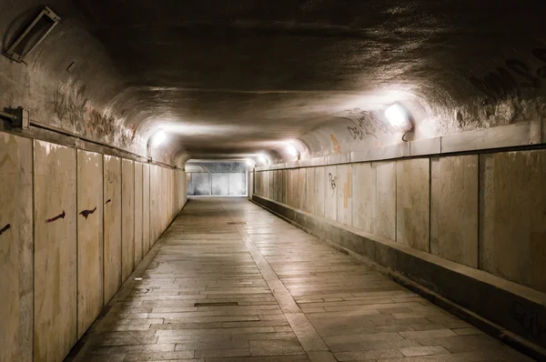 Staré opuštěné podzemní tunel — Stock fotografie