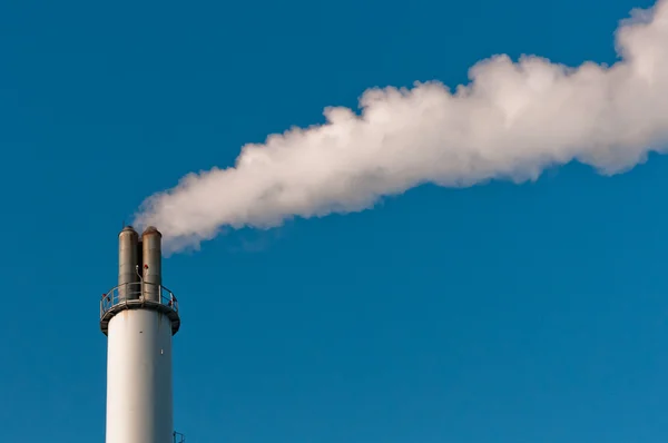Smoky alone chimney — Stock Photo, Image