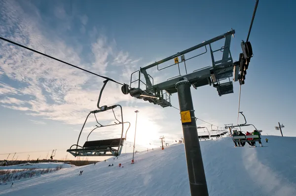Soporte de telesilla en estación de esquí —  Fotos de Stock
