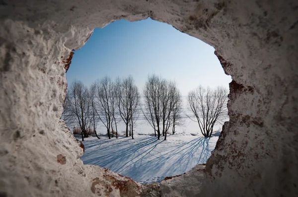 Paysage par la fenêtre arrondie — Photo