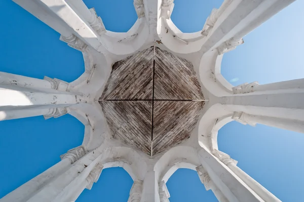 Composición de columnas simétricas — Foto de Stock