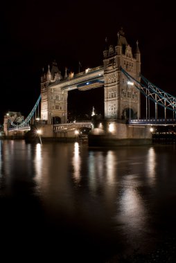 Londra, gece kule Köprüsü