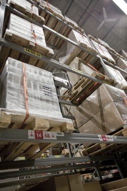 einkaufen lager logistik pakete taşıma versand verpackung lagerhalle