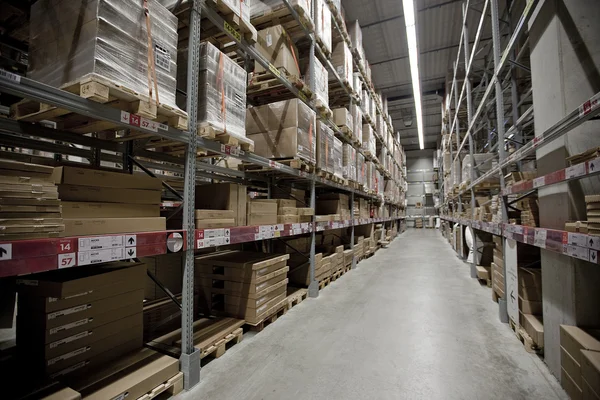 Einkaufen lager logistik Pakete Transport versand verpackung lagerhalle Stockbild