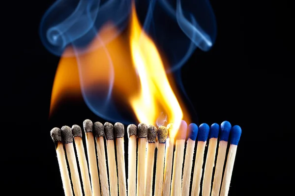 Brennende Streichhölzer Zündholz flamme rauch Qualm — Stock Photo, Image