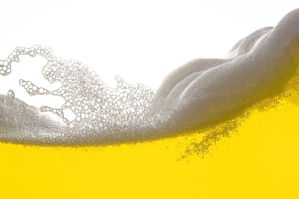 Bier schaum alkohol gaststätte Gold gelb welle wasser tropfen — Stockfoto