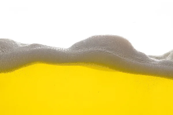 Bier schaum alkohol gaststätte Gold gelb welle wasser tropfen — Stok fotoğraf