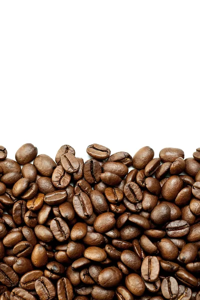 Bruine koffiebonen op witte achtergrond — Stockfoto