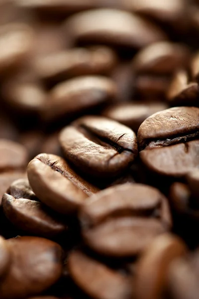 Kahverengi kahve çekirdekleri kazık — Stok fotoğraf