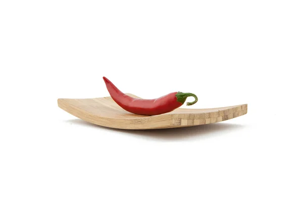 木製のボード上の赤い唐辛子 — ストック写真