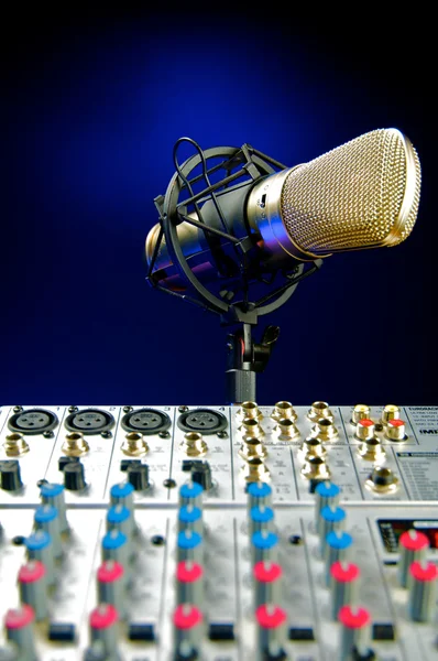 Misturador e Microfone Vocal — Fotografia de Stock