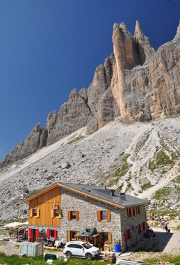 dolomites dağlarda Lavaredo dağ evi