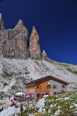 dolomites dağlarda Lavaredo dağ evi