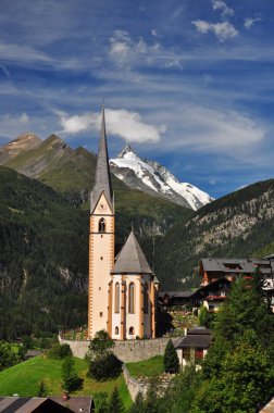 Heiligenblut church in front of Grossglockner peak, Austria clipart