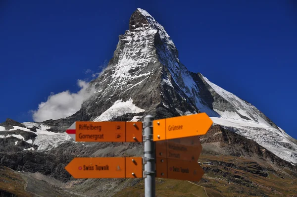 Informatie tekent voor piek van de matterhorn — Stockfoto