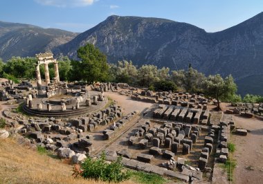 athena pronaia sanctuary, tholos