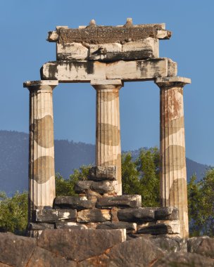 athena pronaia sanctuary, tholos
