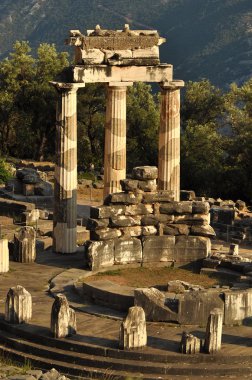 athena pronaia sanctuary, tholos