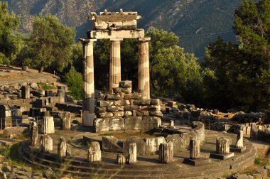 athena pronaia sanctuary, tholos