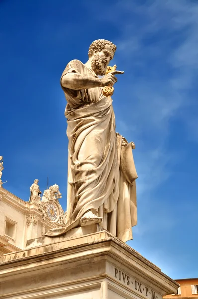 Saint Peter holding the key to heaven — Stock Photo, Image