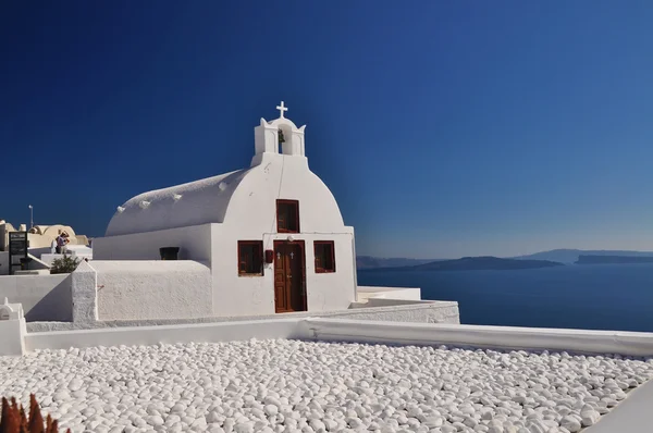 Chiesa tradizionale di Oia, Santorini, Grecia — Foto Stock
