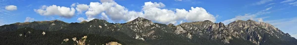 Montanhas Bucegi vista panorâmica — Fotografia de Stock
