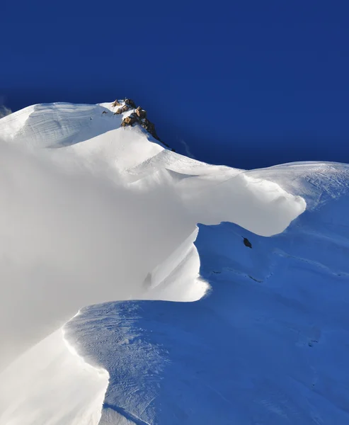Cornisa de nieve — Foto de Stock