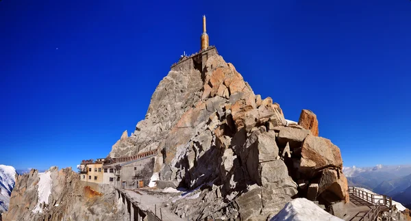 Torre de aguja cumbre Aiguille du Midi — Foto de Stock