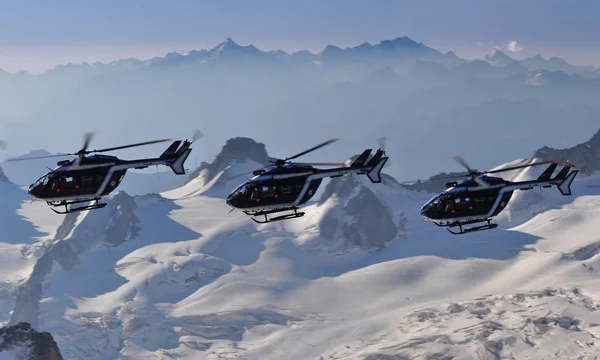 Patrouille d'hélicoptères dans le massif du Mont Blanc — Photo