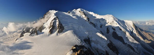 A panoramic view of Mont Blanc — Stock Photo, Image