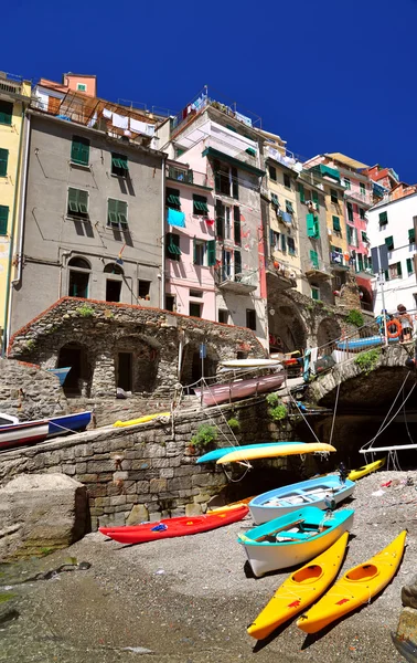 Canoes in Riomaggiore — Stock Photo, Image