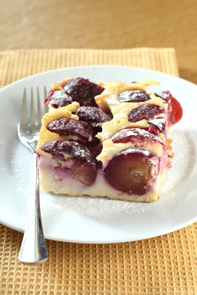 Clafoutis with plums — Stock Photo, Image
