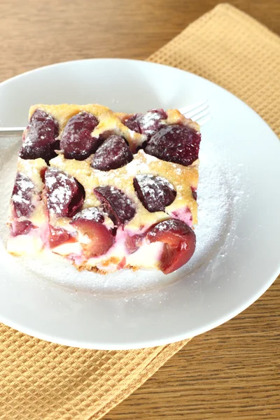 Clafoutis with plums — Stock Photo, Image