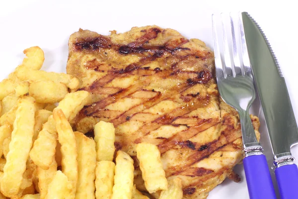 ızgara tavuk biftek ile kızarmış patates