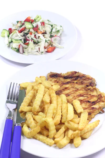 ızgara tavuk biftek ile kızarmış patates