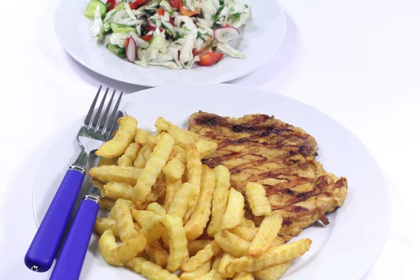 ızgara tavuk biftek ile kızarmış patates