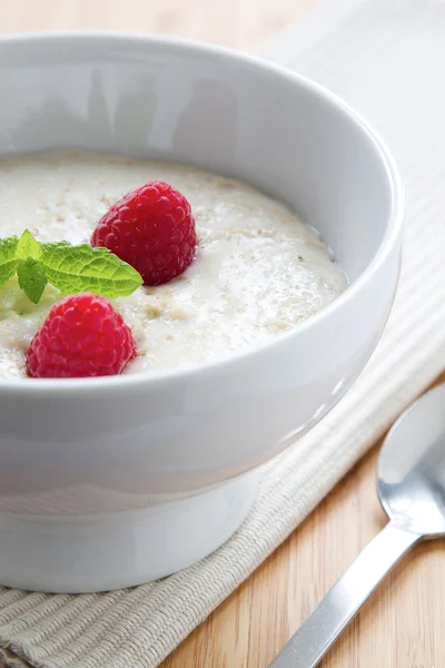 Porridge with raspberry — Stock Photo, Image
