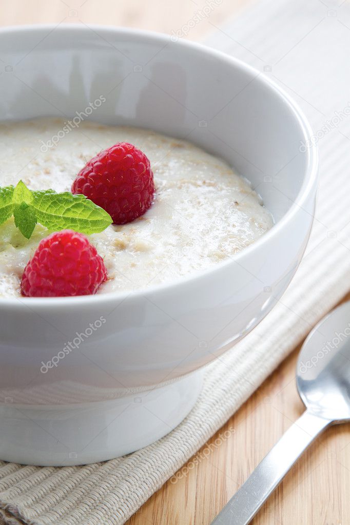 Porridge with raspberry