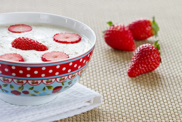 Porridge with strawberries — Stok fotoğraf