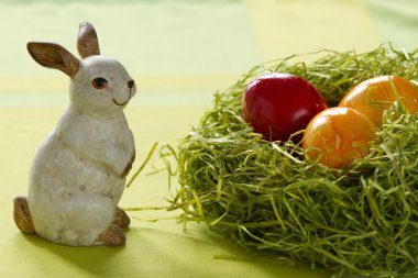 boyalı ester yumurtalı Paskalya tavşanı