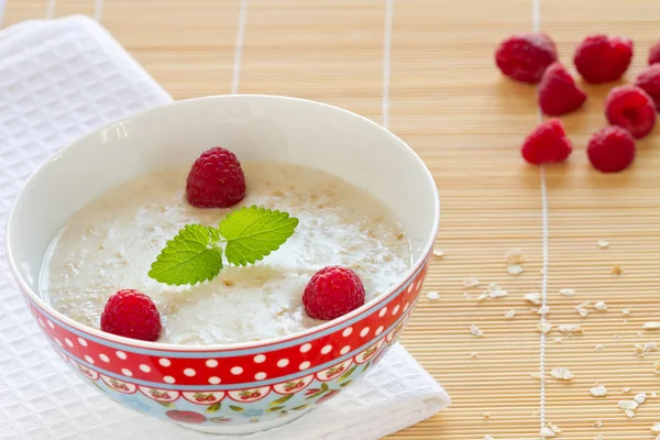 Porridge with raspberry — Stock Photo, Image
