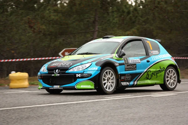 MARINHA GRANDE, PORTUGAL - APRIL 14: Andre Marques drives a Peugeot 206 S1600S during Rally Vidreiro 2012, integrated on Open Championship in Marinha Grande, Portugal on April 14, 2012. — Stock Photo, Image