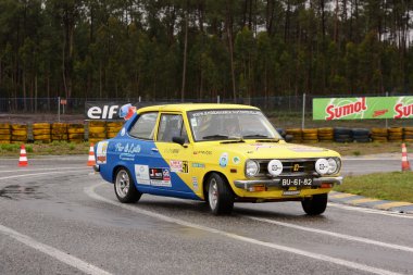 Leiria, Portekiz - 20 Nisan: leiria, Portekiz 20 Nisan 2012 yılında diogo nascimento sürücüler ralli verde pino 2012, bir gün boyunca bir datsun 1200.