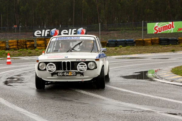 LEIRIA, PORTUGAL - APRIL 20: José Grosso drives a BMW 2002 during Day One of Rally Verde Pino 2012, in Leiria, Portugal on April 20, 2012. — Stok fotoğraf