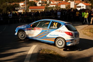 Castelo branco, Portekiz - 10 Mart: pedro yüzgeçler götürmek castelo Branco, Portekiz 10 Mart 2012 tarihinde Açık Golf Şampiyonası üzerinde entegre bir peugeot 206 GTI sırasında ralli castelo branco 2012,.