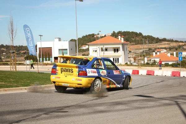 CASTELO BRANCO, PORTOGALLO - 10 MARZO: Fernando Peres guida una Ford Cosworth durante il Rally Castelo Branco 2012, integrato nel Campionato Open di Castelo Branco, Portogallo il 10 marzo 2012 . — Foto Stock