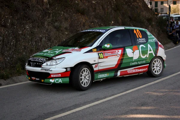 CASTELO BRANCO, PORTUGAL - MARCH 10: João Ruivo drives a Peugeot 206 GTI during Rally Castelo Branco 2012, integrated on Open Championship in Castelo Branco, Portugal on March 10, 2012. — Zdjęcie stockowe