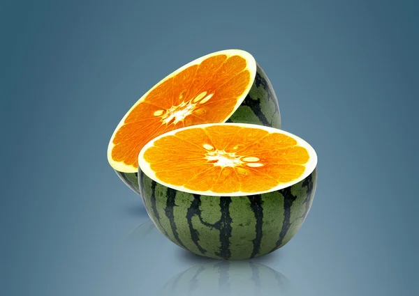 Арбуз и апельсин внутри — стоковое фото