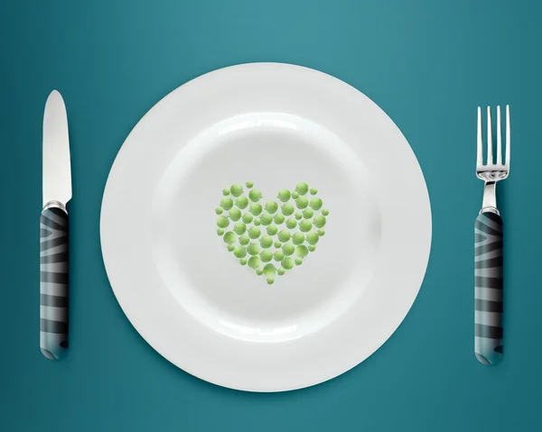 Зеленый горох на тарелке — стоковое фото